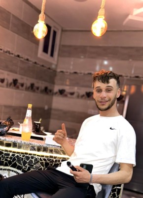 Malek из Laghouat 26 лет