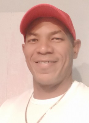 CARLOS MARTÍNEZ, 47, United States of America, Secaucus