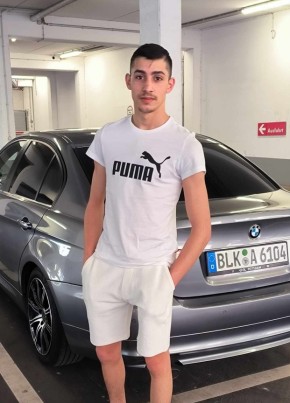 Andrei, 19, Romania, Bacău