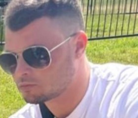 Cat, 33, London