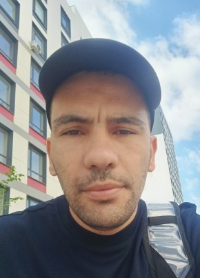 Али из Астаны 36 лет