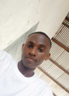 Daniel, 21, Republic of Cameroon, Douala
