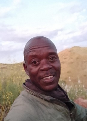 Thomas Kadhikwa из Windhoek 46 лет