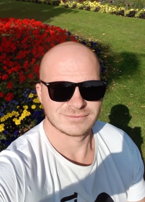 Petrișor , 33, United Kingdom, Evesham
