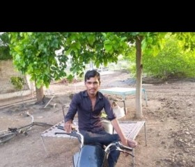 Dinesh, 18 лет, Ahmedabad