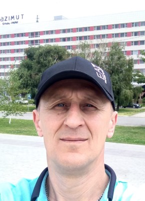 Bolo Yang, 47, Russia, Petergof
