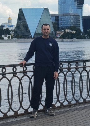 Денис из Омска 35 лет