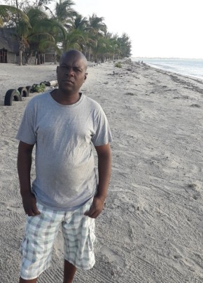 Pilate Mpassar, 43, República de Moçambique, Lourenço Marques
