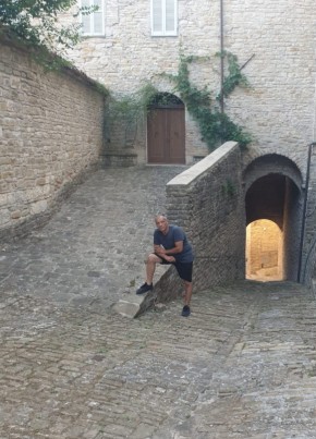 Iurie из Bologna 52 года
