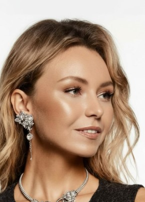 Юлия из Саратова 37 лет