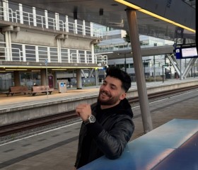 mmedi, 28, Utrecht