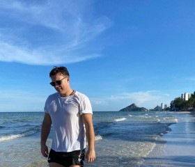 Maks, 30, Krathum Baen