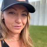 Stella, 40  , Palm Valley