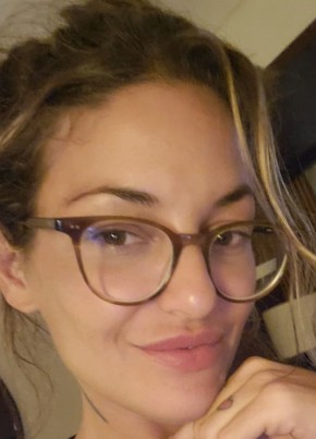 Lisa Surge, 34, Romania, București