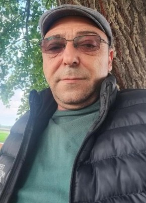 Эльхан из Берасьце 18 лет
