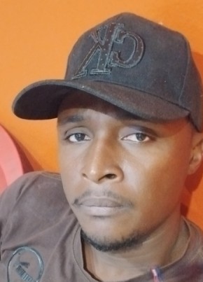 Badroudine, 30, Comoros, Moroni