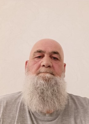Артур из Урус-Мартана 18 лет