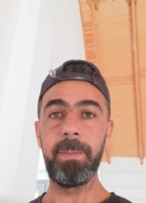 Salah из Chelghoum el Aïd 45 лет