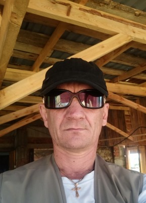 Михаил из Алапаевска 46 лет