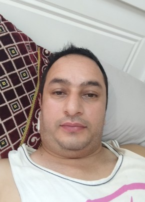 Az из اَلْفَرْوَانِيَّة 18 лет