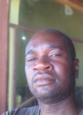 Kenneth из Lusaka 45 лет