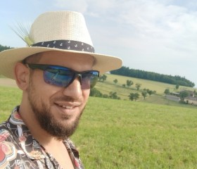 Niko, 27, Vienna