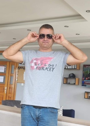 Hakan Küçükkaya, 43, Turkey, Istanbul