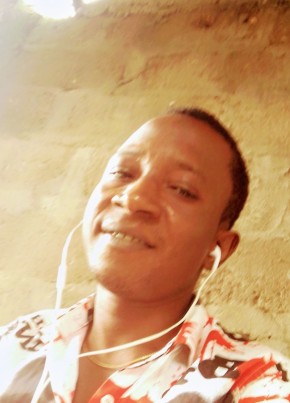 NICHOLAS B, 33, Sierra Leone, Freetown