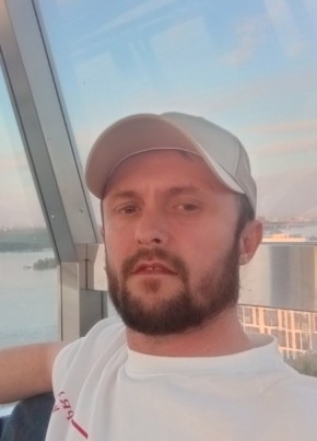 Макс из Строители 38 лет