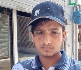 Mudassir, 19, Chiniot