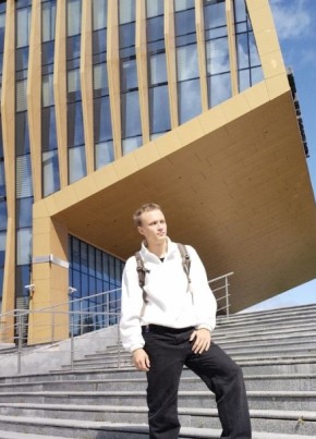 Дмитрий из 良乡 19 лет