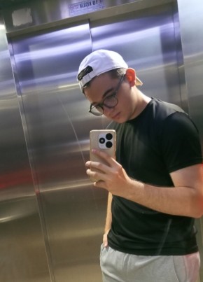 Eymen из İstanbul 18 лет