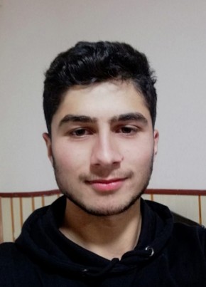 Cihan Aktaş , 22, Türkiye Cumhuriyeti, Sivas