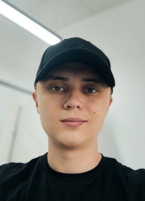Илья из Новотроицка 22 года