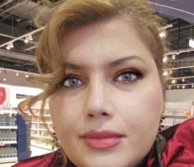 Valeria, 49, Manchester