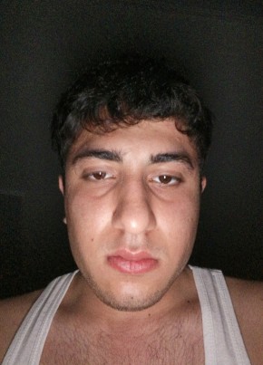 Enes из Sultanbeyli 18 лет