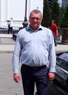Роман из Макеевки 46 лет
