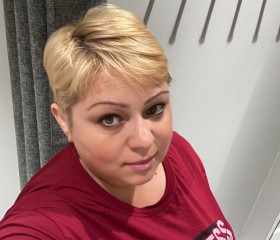 Aliona Uzun, 49, Chisinau