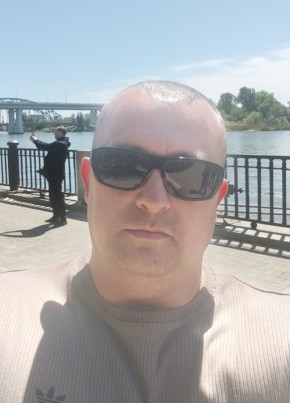 Денис из Воронежа 43 года