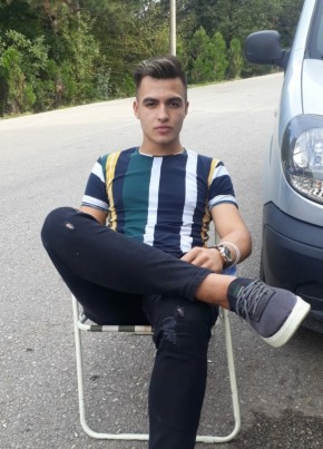 Sezer, 21, Turkey, Bursa