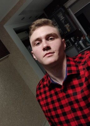Максим из Энгельса 22 года