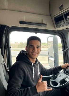 Yassen Ali из زفتى 18 лет