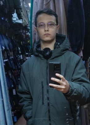 . из Москвы 27 лет
