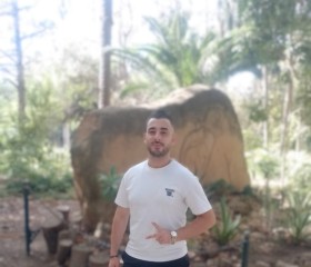 Zakaria, 24, Guelma