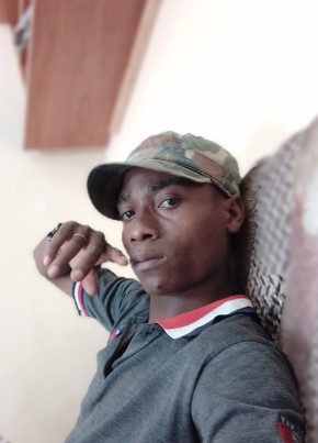 Kikore из Mombasa 28 лет