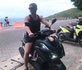 Oleg Kazakov, 37, Duong Dong