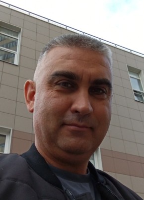 Роман из Москвы 43 года