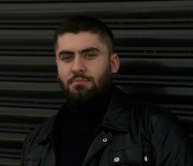 Ali, 24, Khirdalan