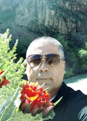 Нозимжон из Нягани 56 лет