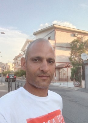 Walid, 42, Repubblica Italiana, Roma